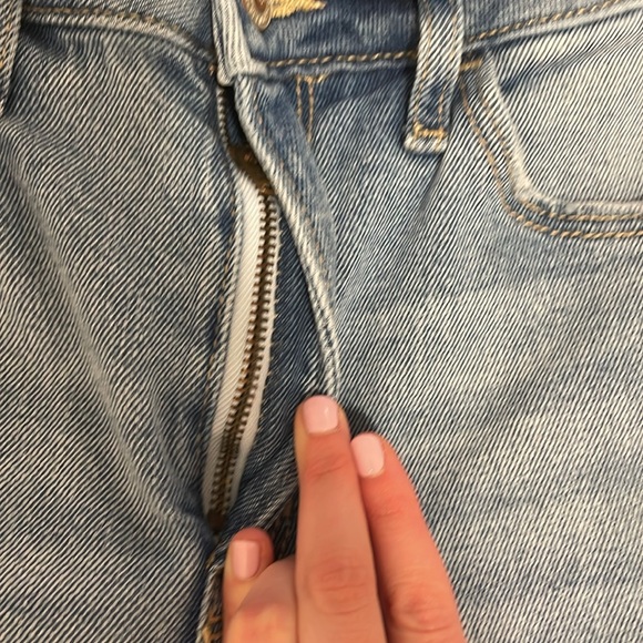 Hollister Ultra High-Rise “Smiley Face” Mom Jean - Picture 7 of 10